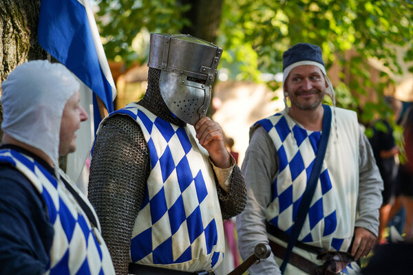 Ritter in Blau-Weiß